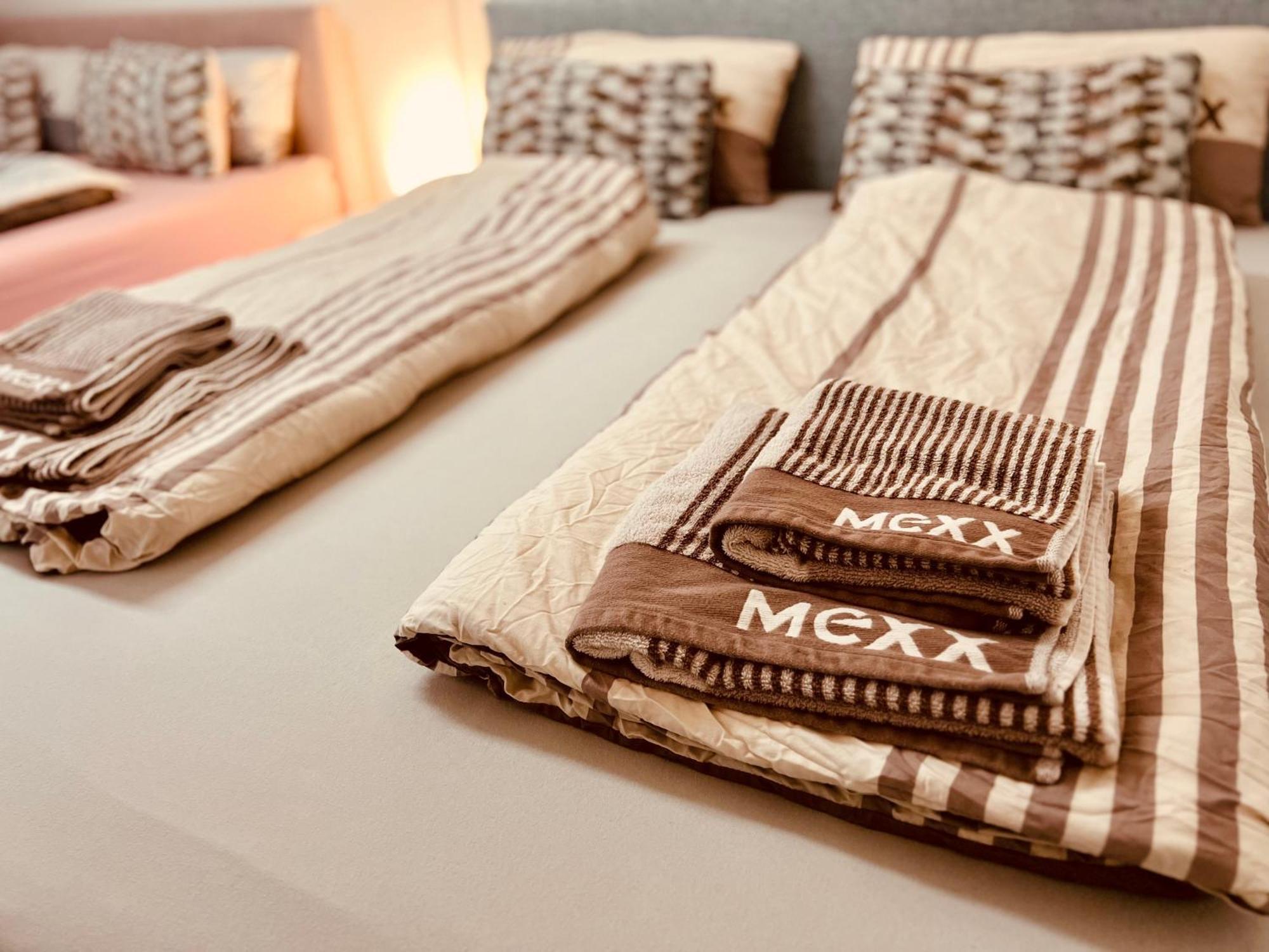 Cologne Luxe Living: Opulent Elegance Unleashed Apartment Екстериор снимка